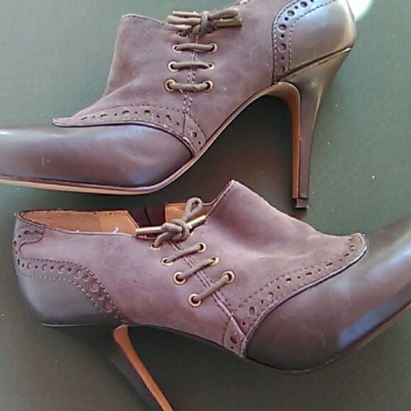 Circa Joan and David Booties - Picture 5 of 8